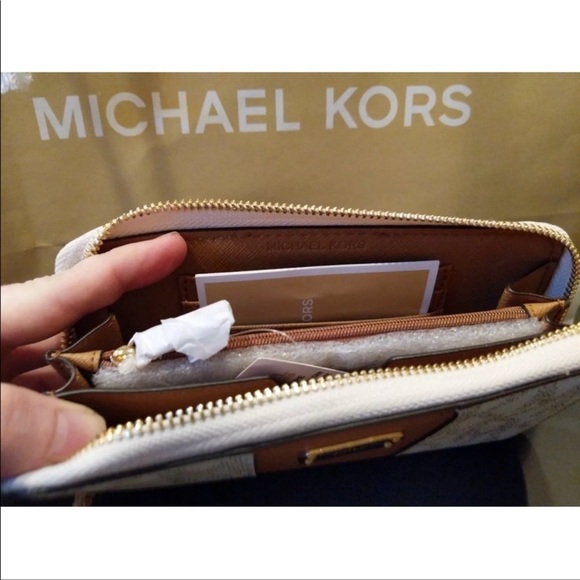 NWT MICHAEL MICHAEL KORS JET SET CENTER STRIPE PVC LARGE MULTI FUNCTION WALLET - Picture 4 of 8